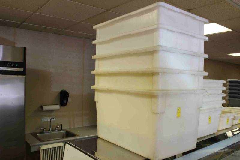 lot 321 image: Plastic Tubs Heavy Duty