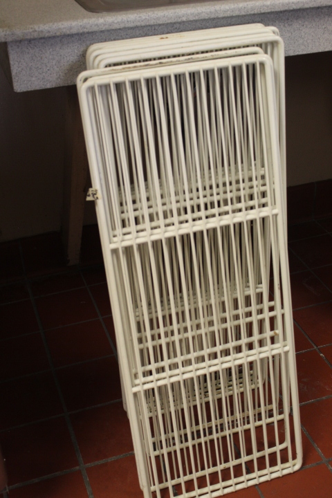 lot 425 image: Metal Shelf Lot