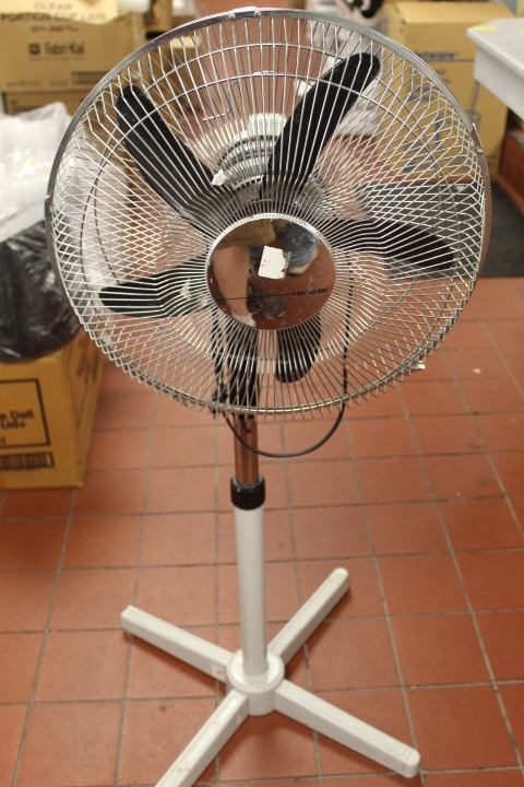 lot 367 image: Oscillating Fan