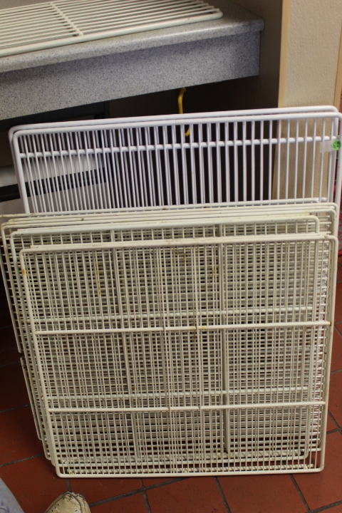 lot 424 image: Metal Shelf Lot