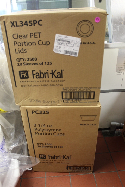 lot 412 image: Portion Cups with lids Lot