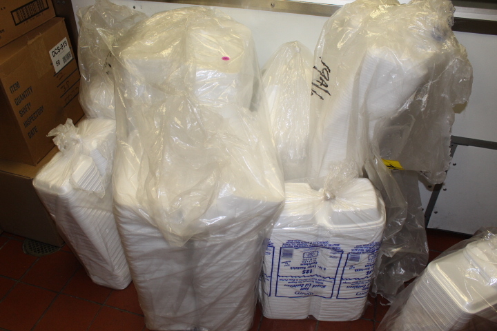 lot 413 image: Styrofoam Container Lot