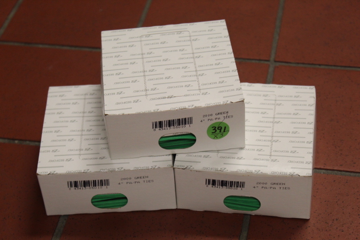 lot 391 image: 4 Bread Ties  Bag Ties Boxes