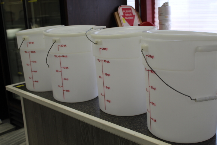 lot 346 image: 20 QT Ingredients Buckets with Lids