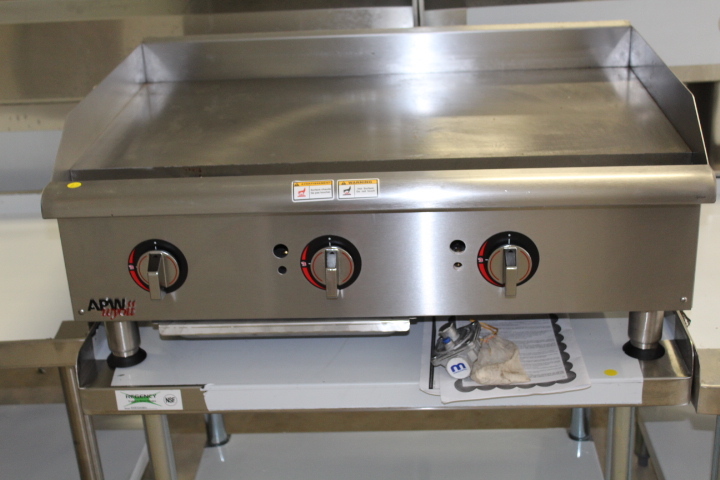 lot 13 image: APW Wyott 36 inch griddle