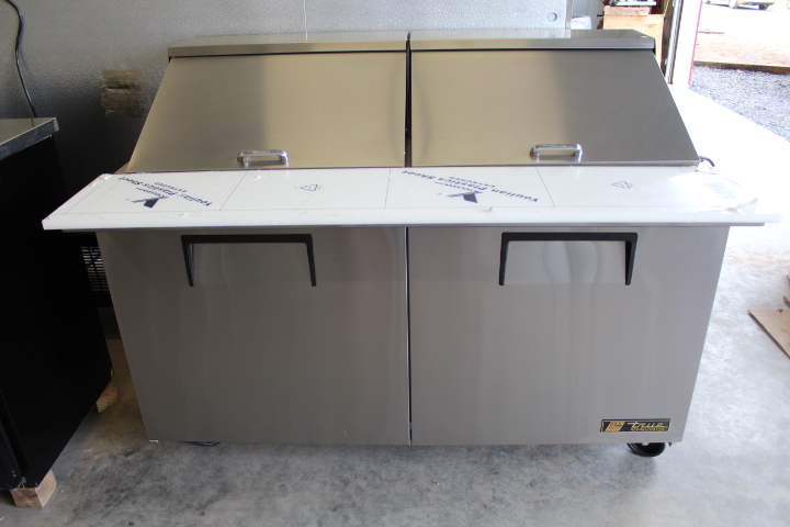 lot 28 image: True 60 megatop sandwich  salad prep station