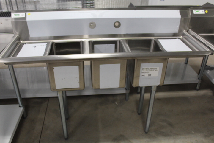 lot 38 image: 3 Bowl  Bay Sink
