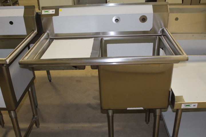lot 45 image: One bowl sink w drainboard