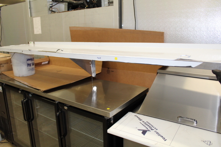 lot 58 image: 8 wall shelf