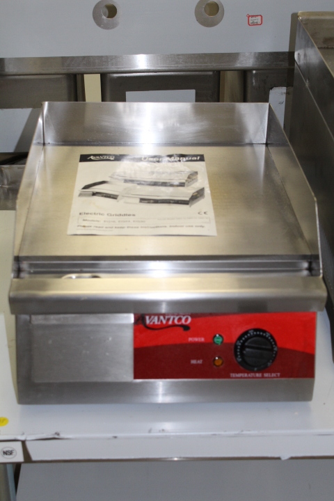 lot 62 image: 16 Electric Griddle