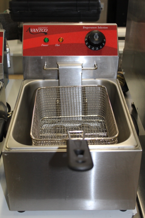 lot 66 image: Electric Counter Top Fryer