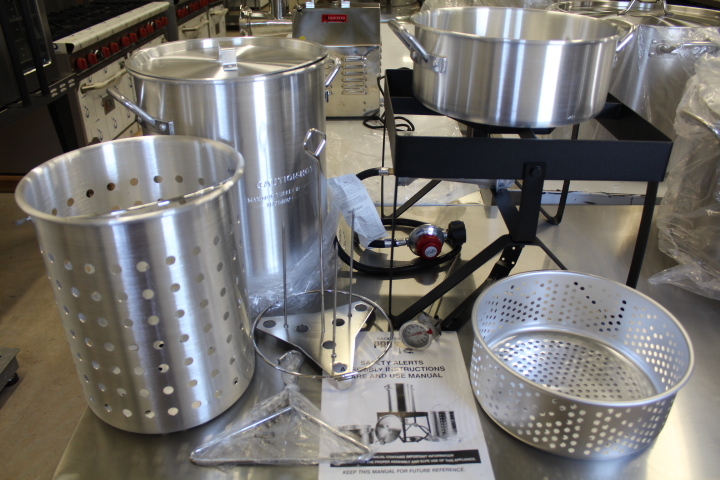 lot 113 image: Outdoor Turkey Fryer