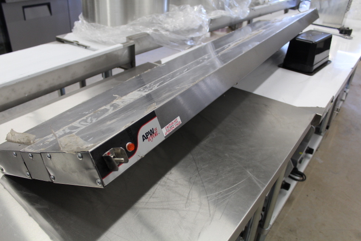 lot 114 image: APW Wyott 72 Overhead Warmer