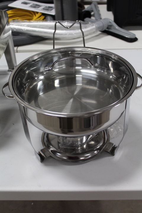 lot 122 image: 4 QT Round Chafer