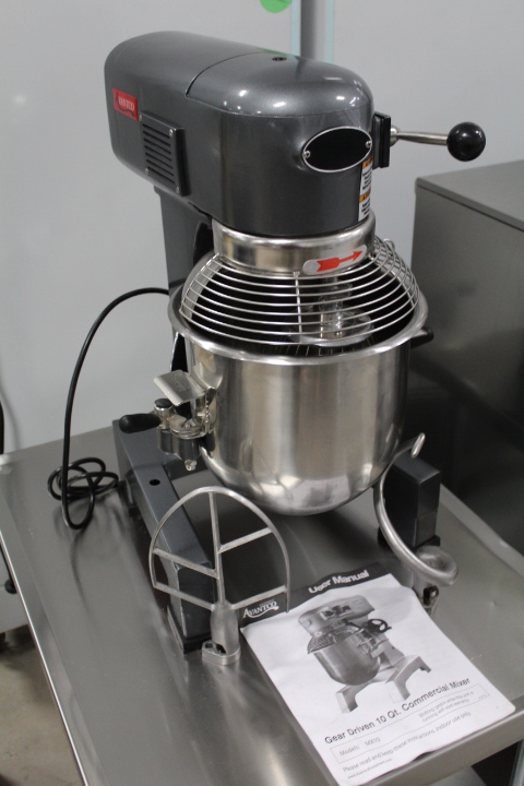 lot 125 image: 10 Quart Commercial Mixer
