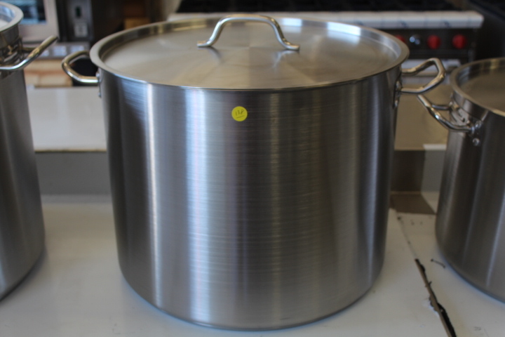 lot 138 image: 60 Quart Stock Pot