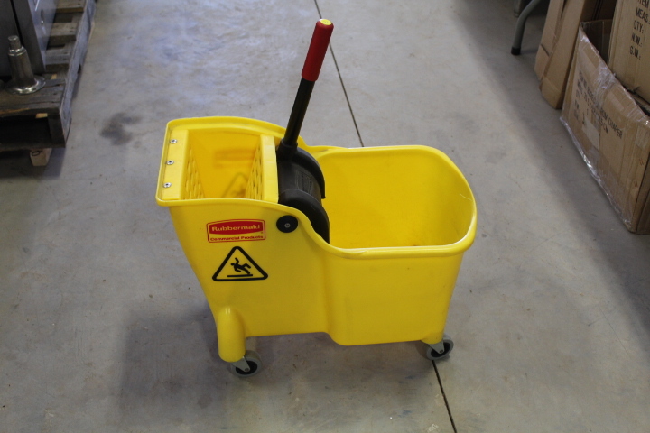 lot 146 image: Rubbermaid Mop Bucket