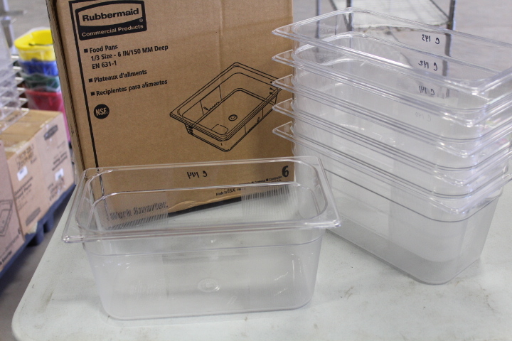 lot 150 image: Rubbermaid 13 food pans