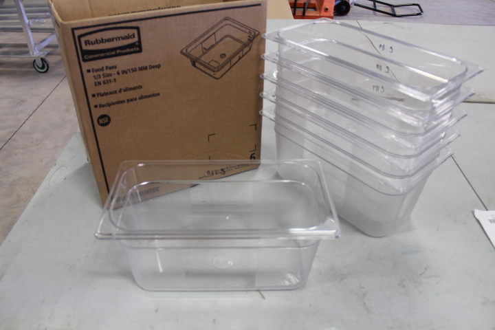 lot 160 image: Rubbermaid 13 food pans