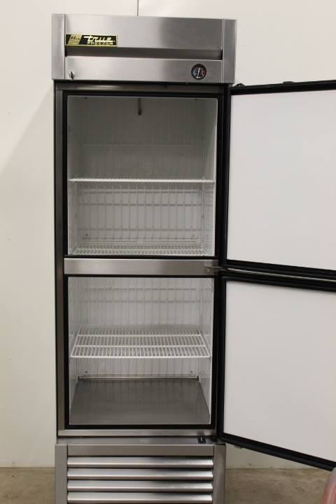 lot 21 image: Double  Split Door Feezer by True - NEW