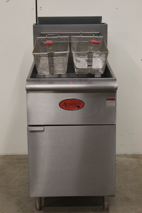 lot 20 image: Large Capacity Gas  FRYER - NEW