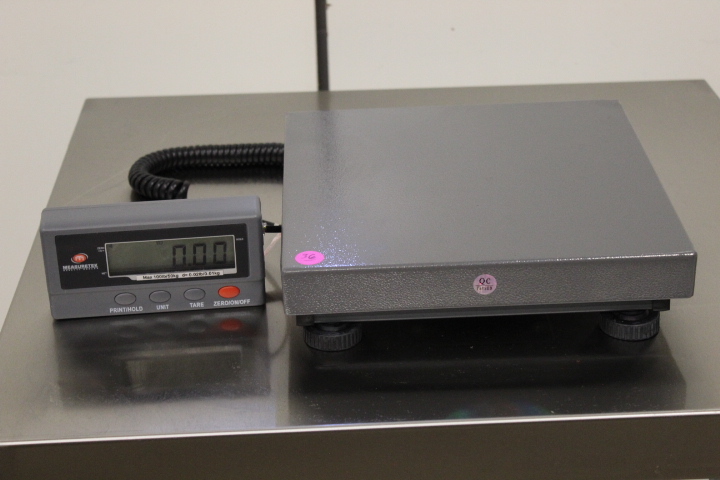 lot 36 image: Portion & Receiving Scale - NEW