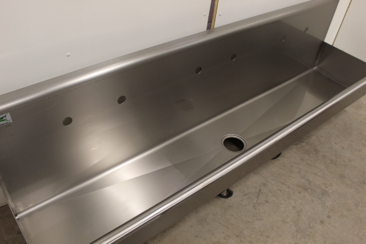lot 64 image: 3 Person HAND SINK - New