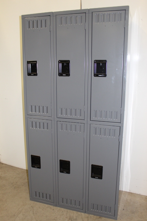 lot 71 image: Storage  Employee Lockers - New