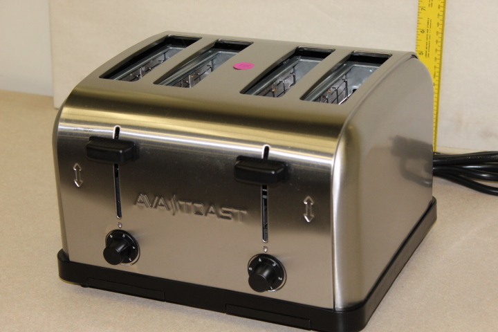lot 101 image: 4-Slice commercial Toaster - NEW