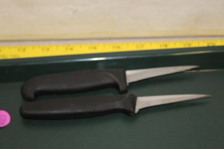 lot 130 image: 2 34 Parring Knives - freshly sharpened