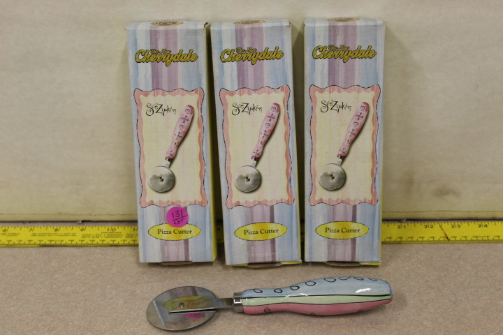 lot 131 image: Pizza Cutter lot - new