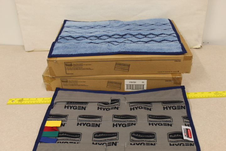 lot 140 image: Rubbermaid  Microfiber  Wet & Scrub Mops - New