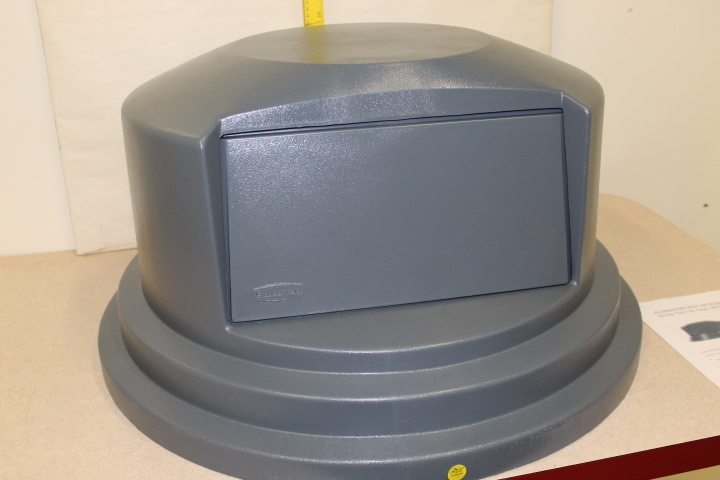 lot 205 image: Rubbermaid Brute 55 Gallon Dome Top Lid - NEW