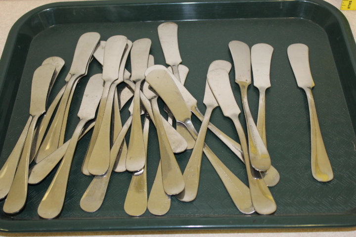 lot 213 image: Bread and Butter Knives