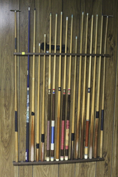 lot 11 image: Pool Sticks (15)