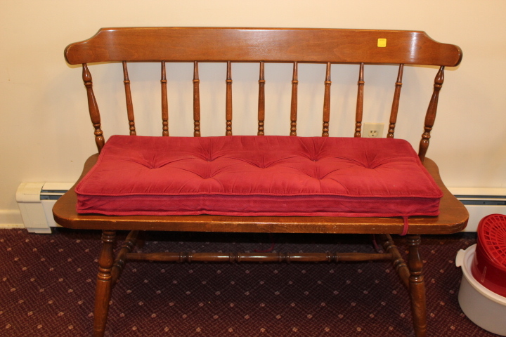 lot 22 image: Wooden Bench