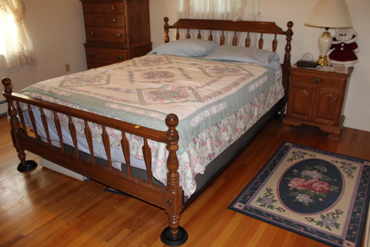 lot 23 image: Bed and Night Stand Lot by Ethan Allen