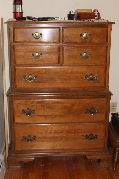 lot 25 image: Chest of Drawers by Ethan Allen