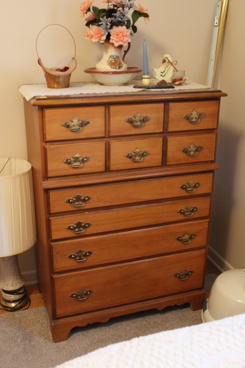 lot 27 image: Chess of Drawers