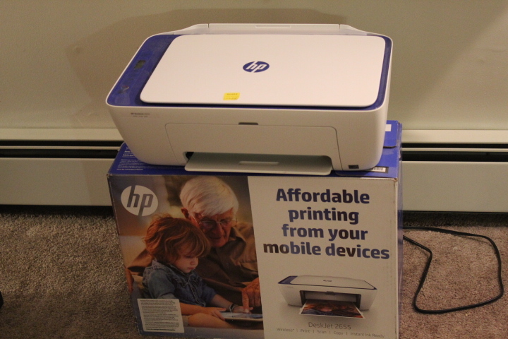 lot 215 image: HP Desk Jet Printer