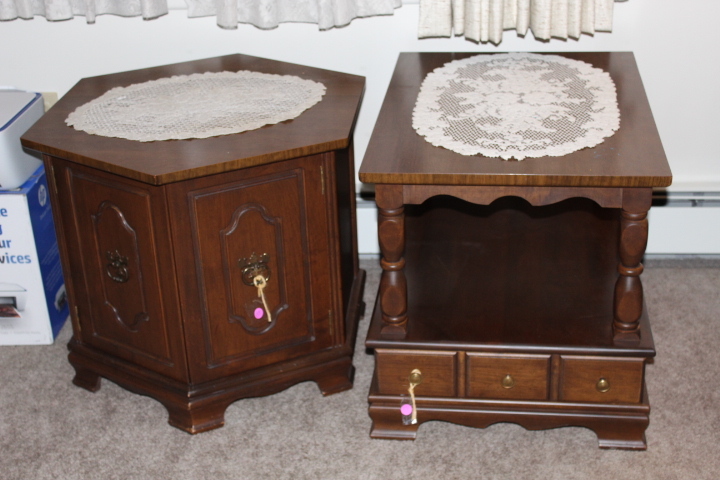 lot 216 image: End Tables Lot