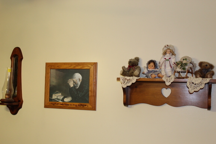 lot 225 image: Decorations and Bear  Doll Lot