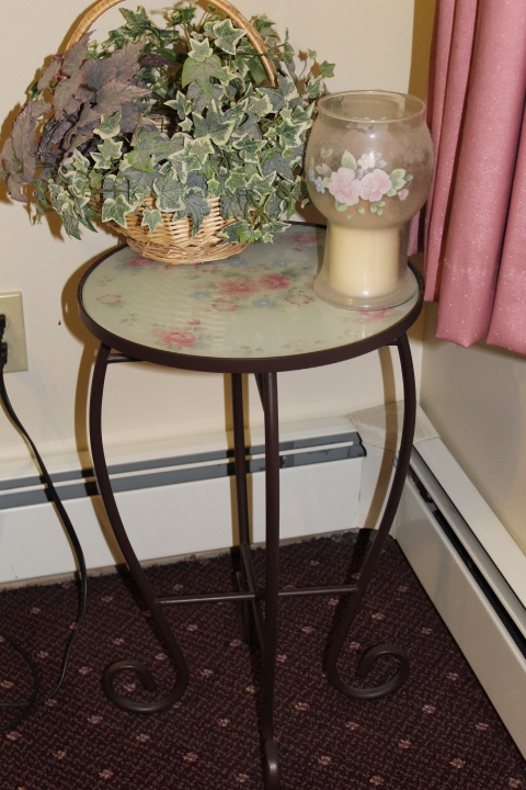 lot 226 image: Plant Stand Lot