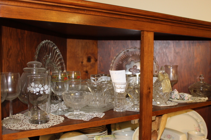 lot 227 image: Shelf Lot of Glassware