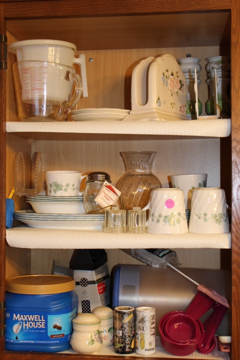 lot 243 image: Cabinet Lot Contents