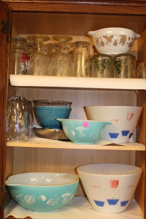 lot 244 image: Cabinet Lot Contents