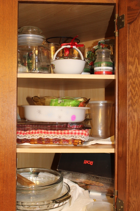 lot 246 image: Cabinet Lot Contents