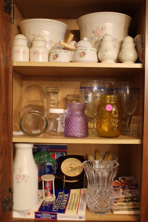 lot 247 image: Cabinet Lot Contents
