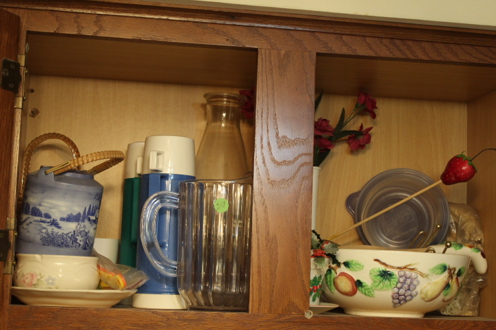 lot 248 image: Cabinet Lot Contents