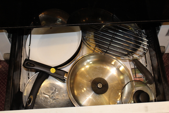 lot 253 image: Stove Drawer Lot